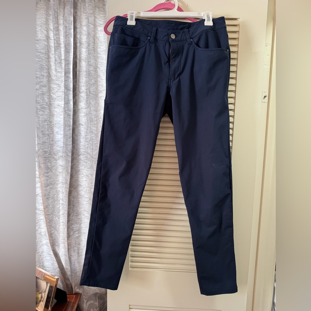 Lululemon men’s navy 5 pocket pant